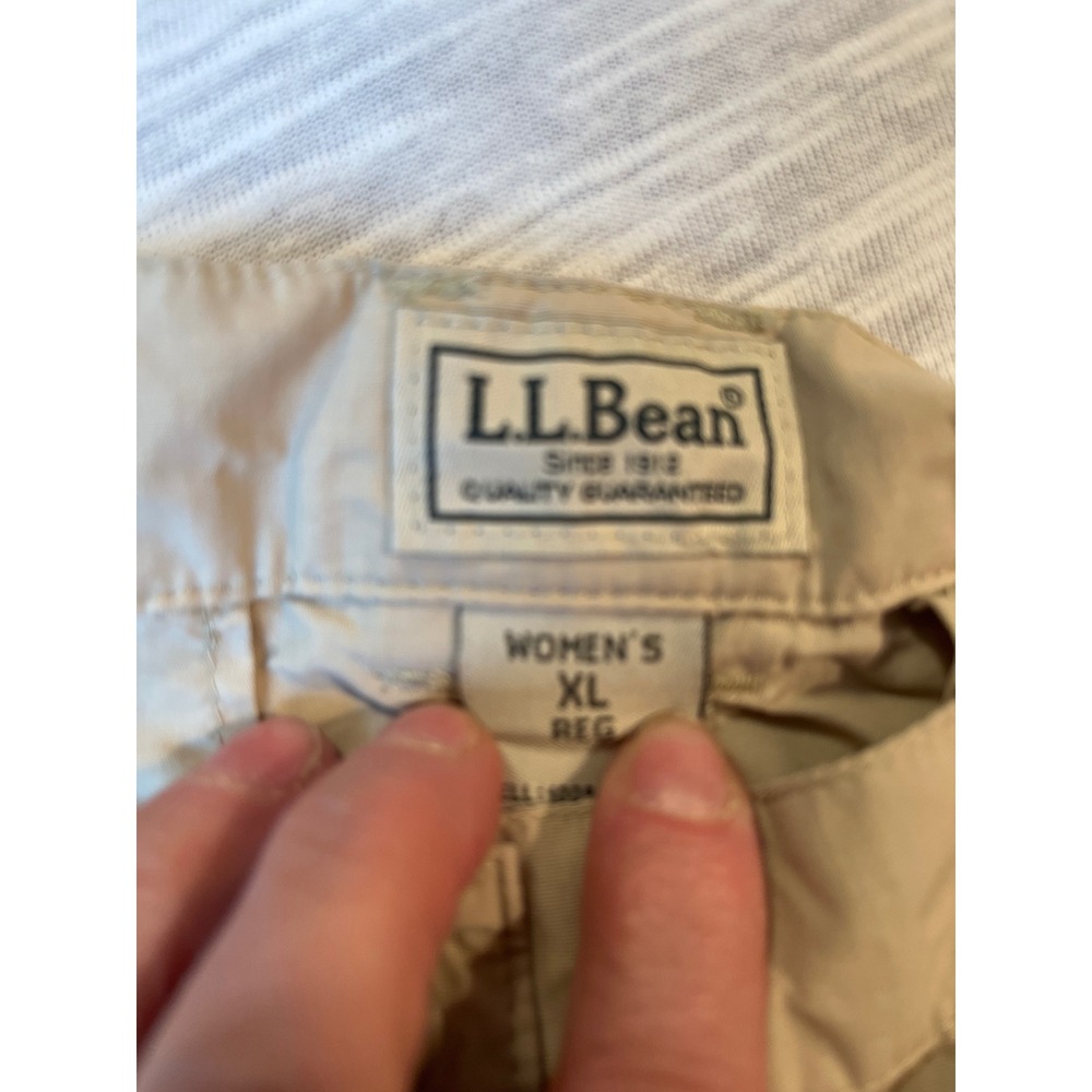 LL Bean Women's Khaki Cargo Shorts Elastic Waist Casual Outdoor Size XL - Picture 2 of 5